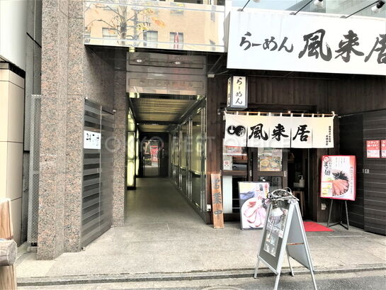 ビルエントランス