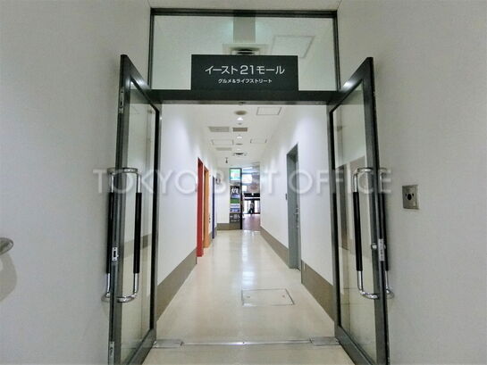 1階エントランスホールからイースト21モールへの連絡通路