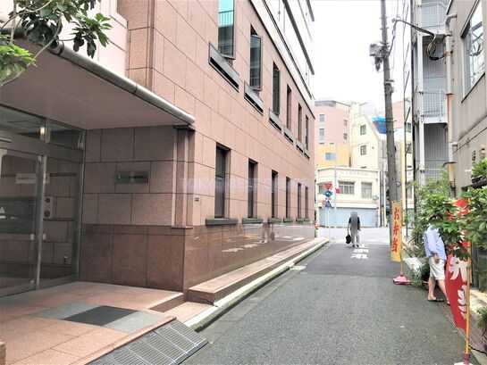 ビル周辺風景①