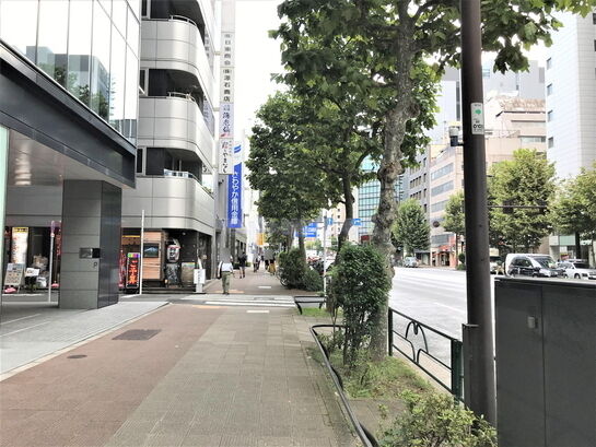 ビル周辺風景①
