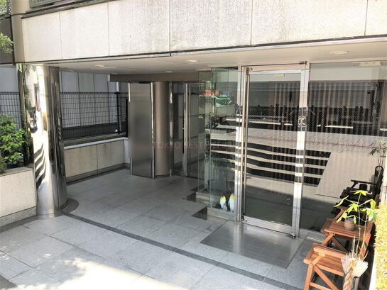 ビルエントランス