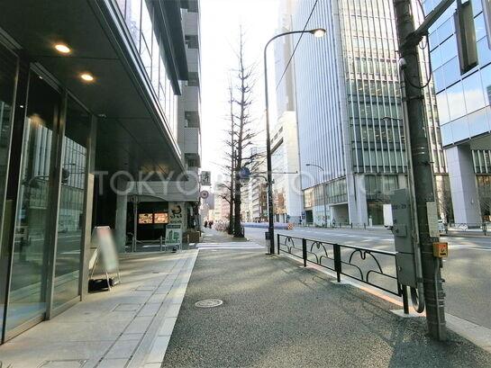 ビル入口周辺①