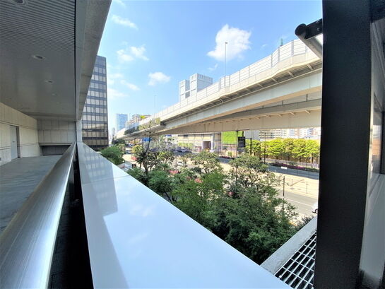 ビル敷地内風景⑪