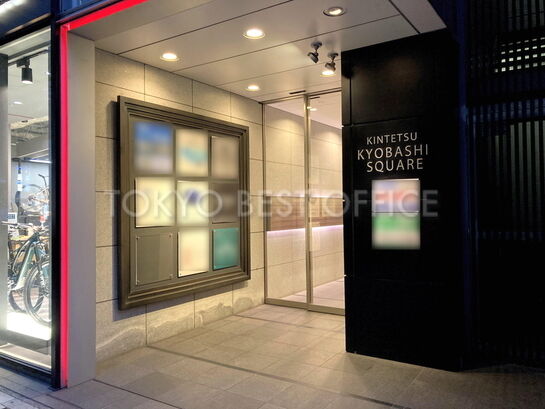 ビルエントランス