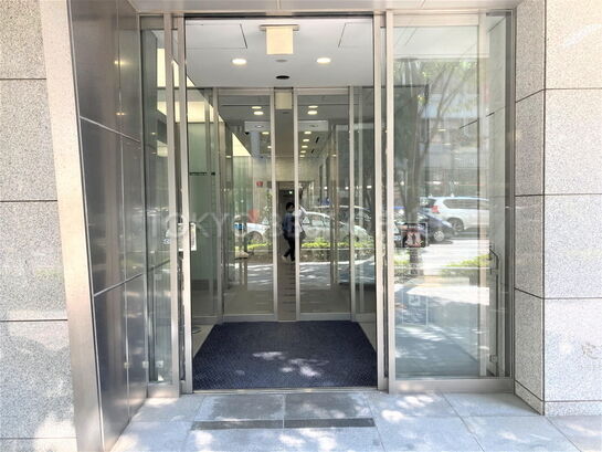 ビルエントランス