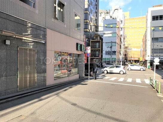 ビル周辺風景①