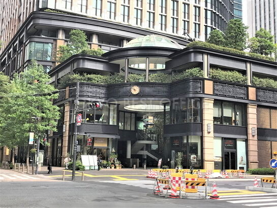 ビルエントランス