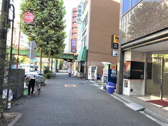 ビル周辺風景②