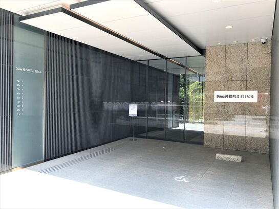 ビルエントランス