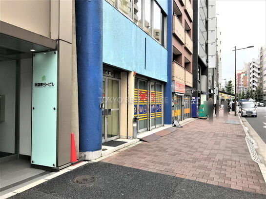 ビル周辺風景①