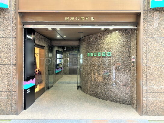 ビルエントランス