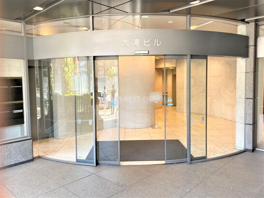 ビルエントランス