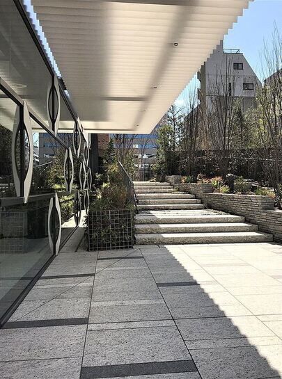 ビル周辺風景①