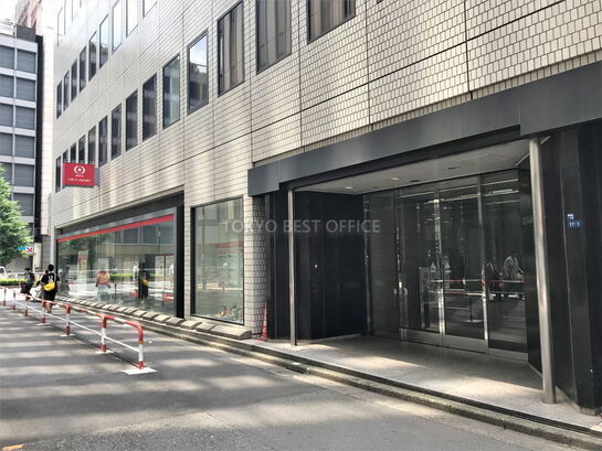 ビルエントランス周辺