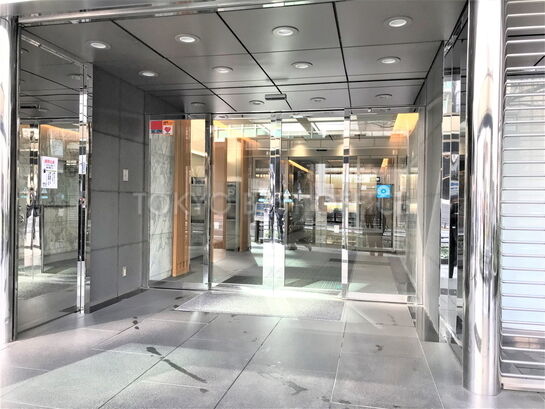 ビルエントランス