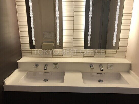 8階男子トイレ③