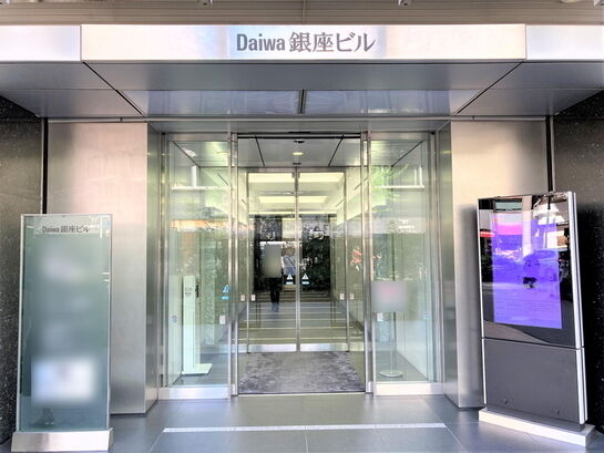 ビルエントランス