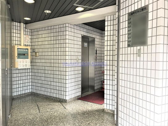 ビルエントランス