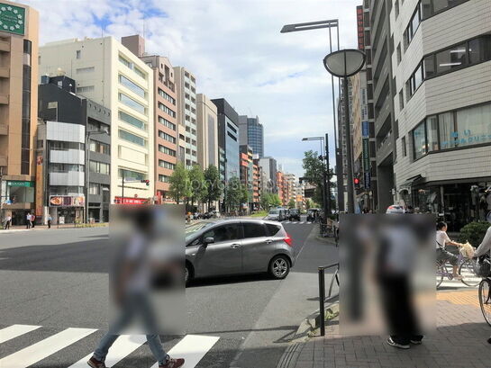 ビル入口周辺風景②