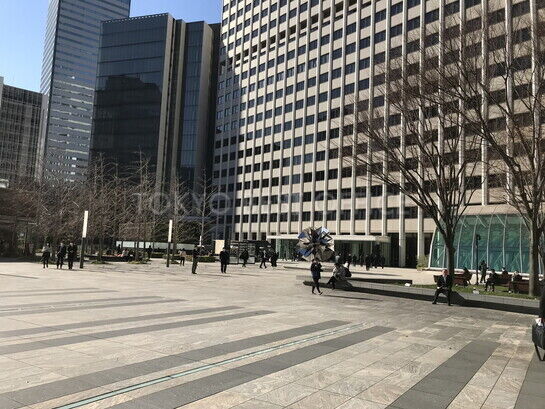 ビル敷地内風景①