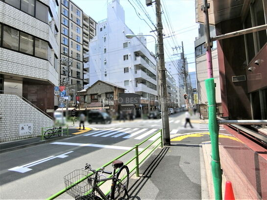 ビル周辺風景①