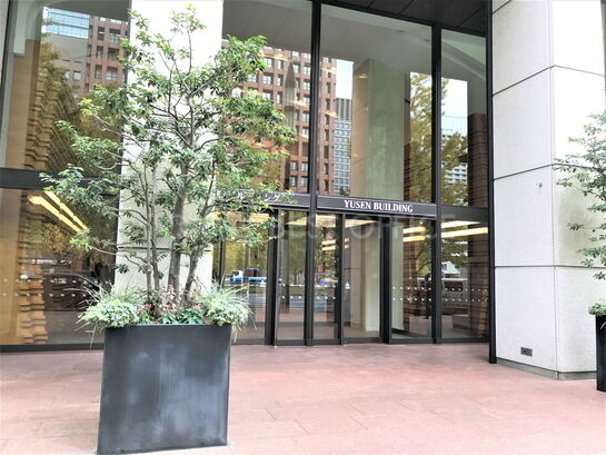 ビルエントランス①