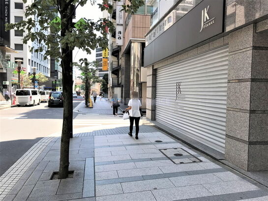 ビル周辺風景①