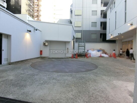 通用口側 駐車場