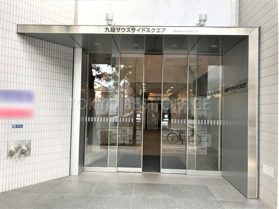 ビルエントランス