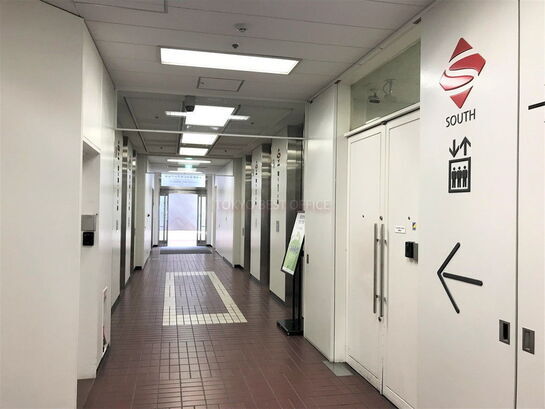 南館エレベーターホール