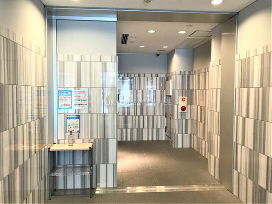 エントランスホール①