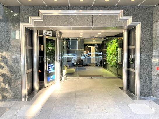 ビルエントランス