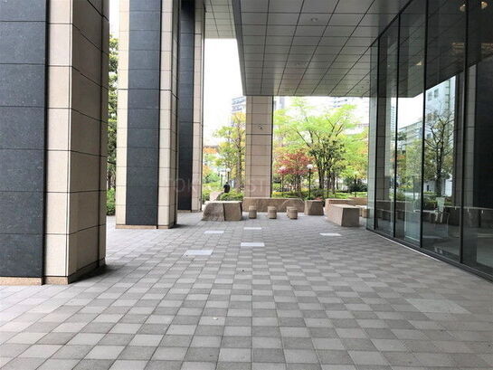 ビル周辺風景①