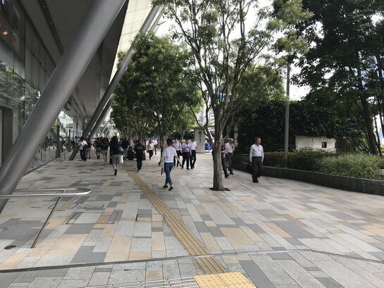 ビル周辺風景①