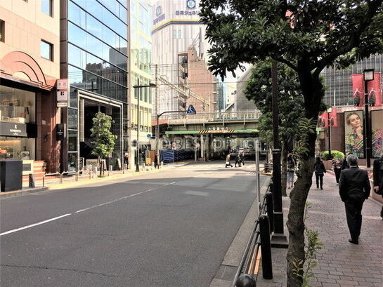 ビル周辺風景①