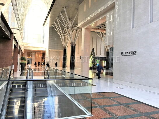 エントランスホール①