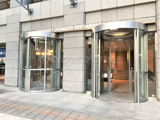 ショップ＆レストランエントランス