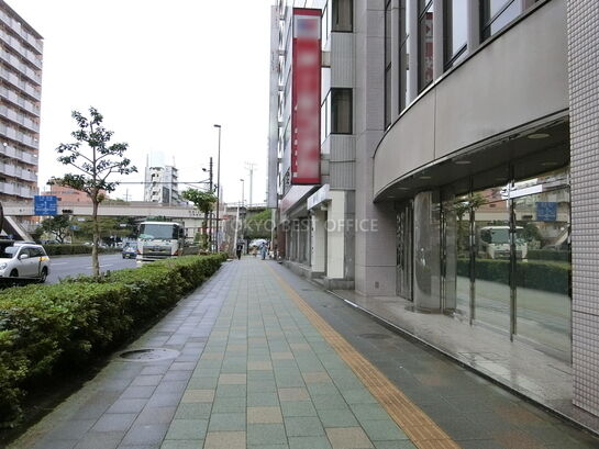 ビル周辺風景①