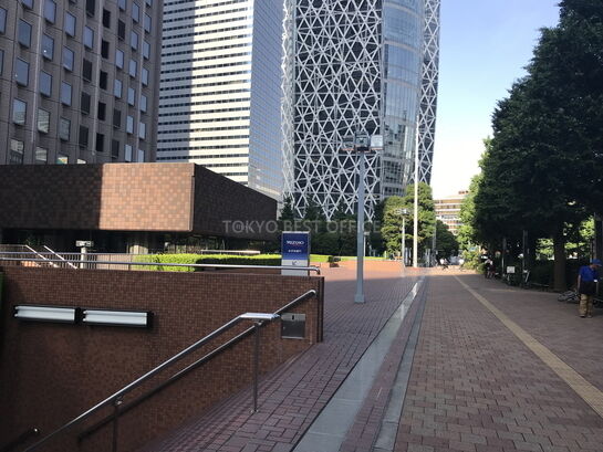 ビル周辺風景①