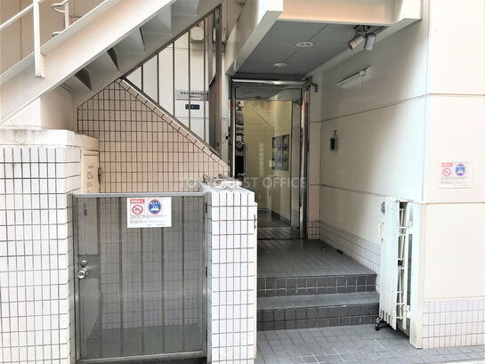 ビルエントランス