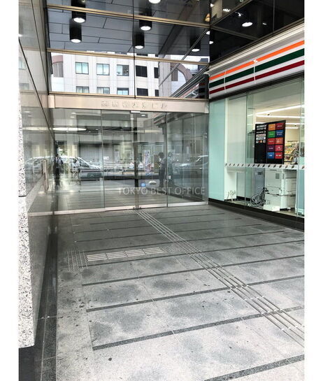 ビルエントランス