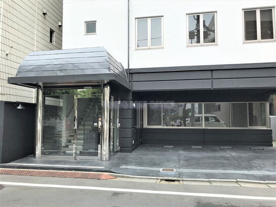 ビルエントランス