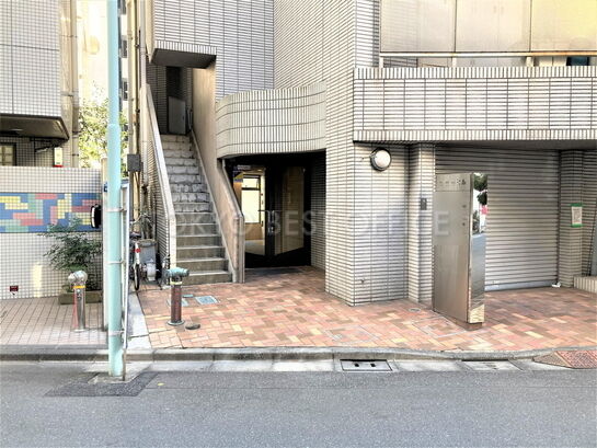 ビルエントランス①