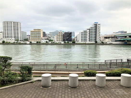 ビル周辺風景①