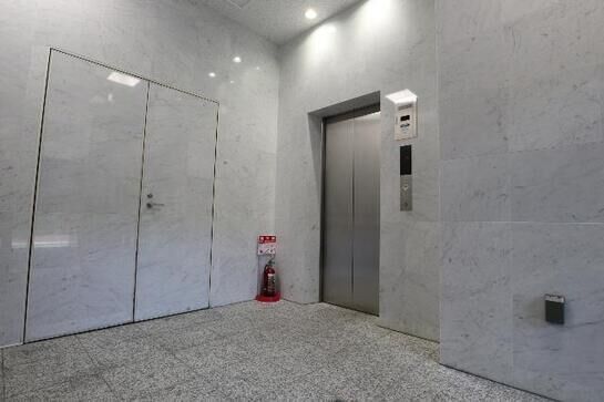 オフィス側エントランスエレベーター