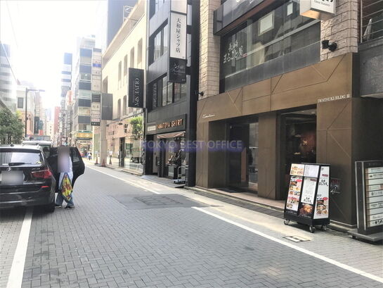 ビル周辺風景①
