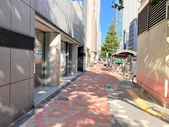 ビル周辺風景①