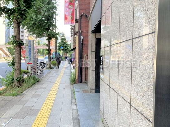 ビル周辺風景①