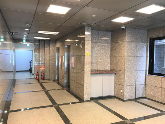 エントランスホール①