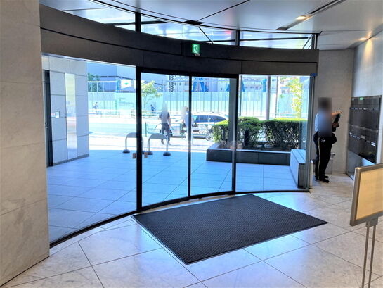 エントランスホール